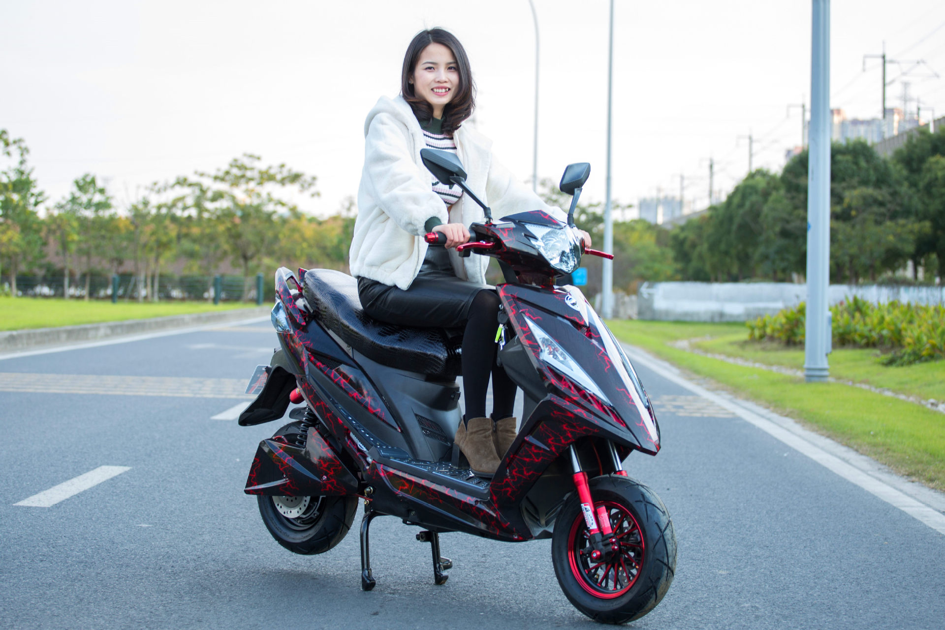 战速1800w鬼火大功率个性改装电动车成人60v72v电瓶车大功率