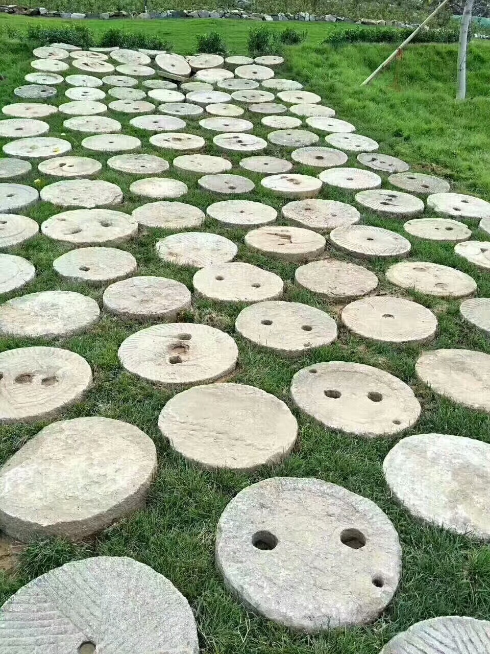民间老石材 曲阳石雕厂家批发老磨盘 庭院园林铺路石量大从优