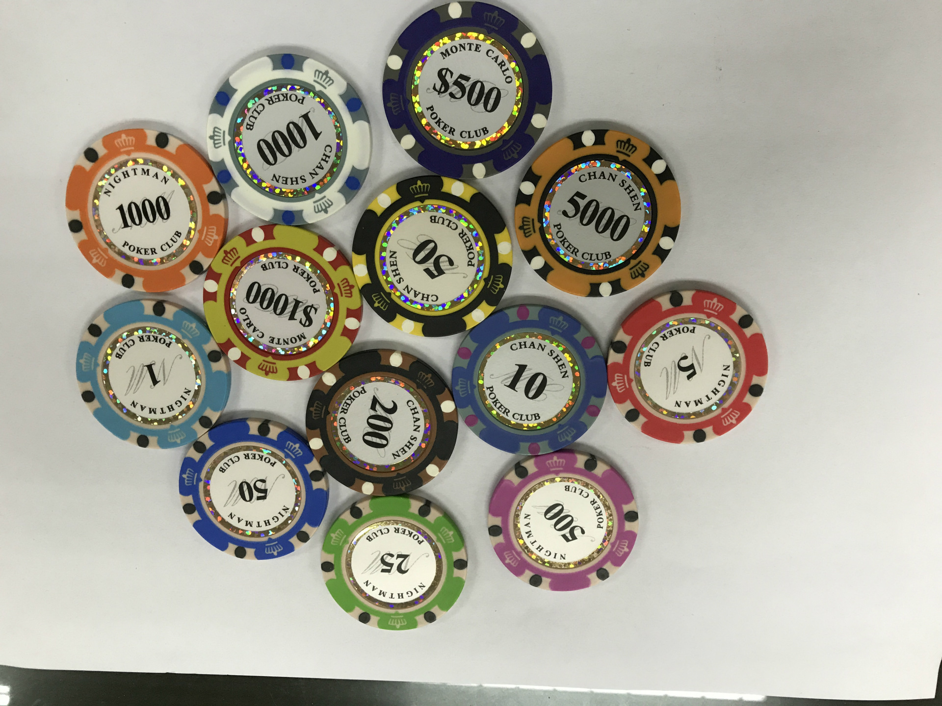 筹码厂长期供应三色皇冠筹码 防伪码 德州扑克游戏币厂家批发定制