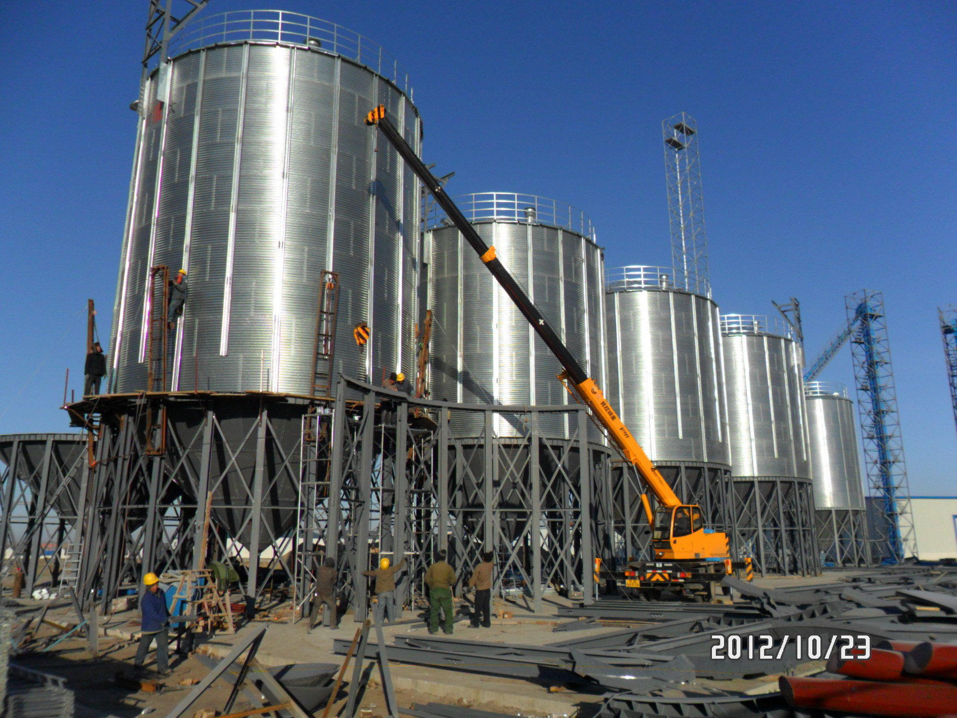 河南洛阳粮食钢板仓厂家 面粉厂常用 装配式 拆装灵活 安装快 立