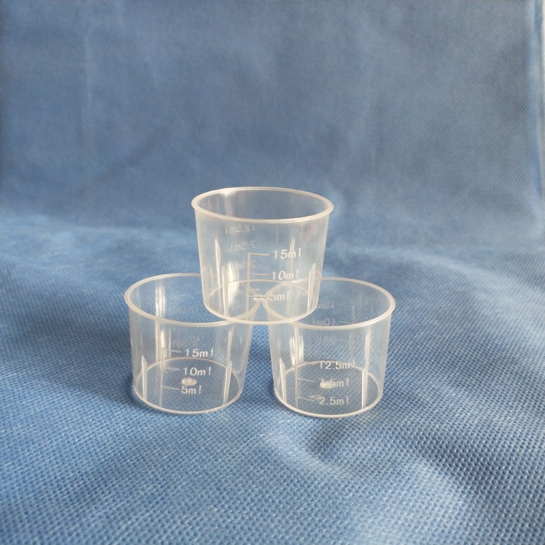 15ml小量杯 采用优质pp材质,刻度清晰,透明度高,5毫升一个刻度 高2.