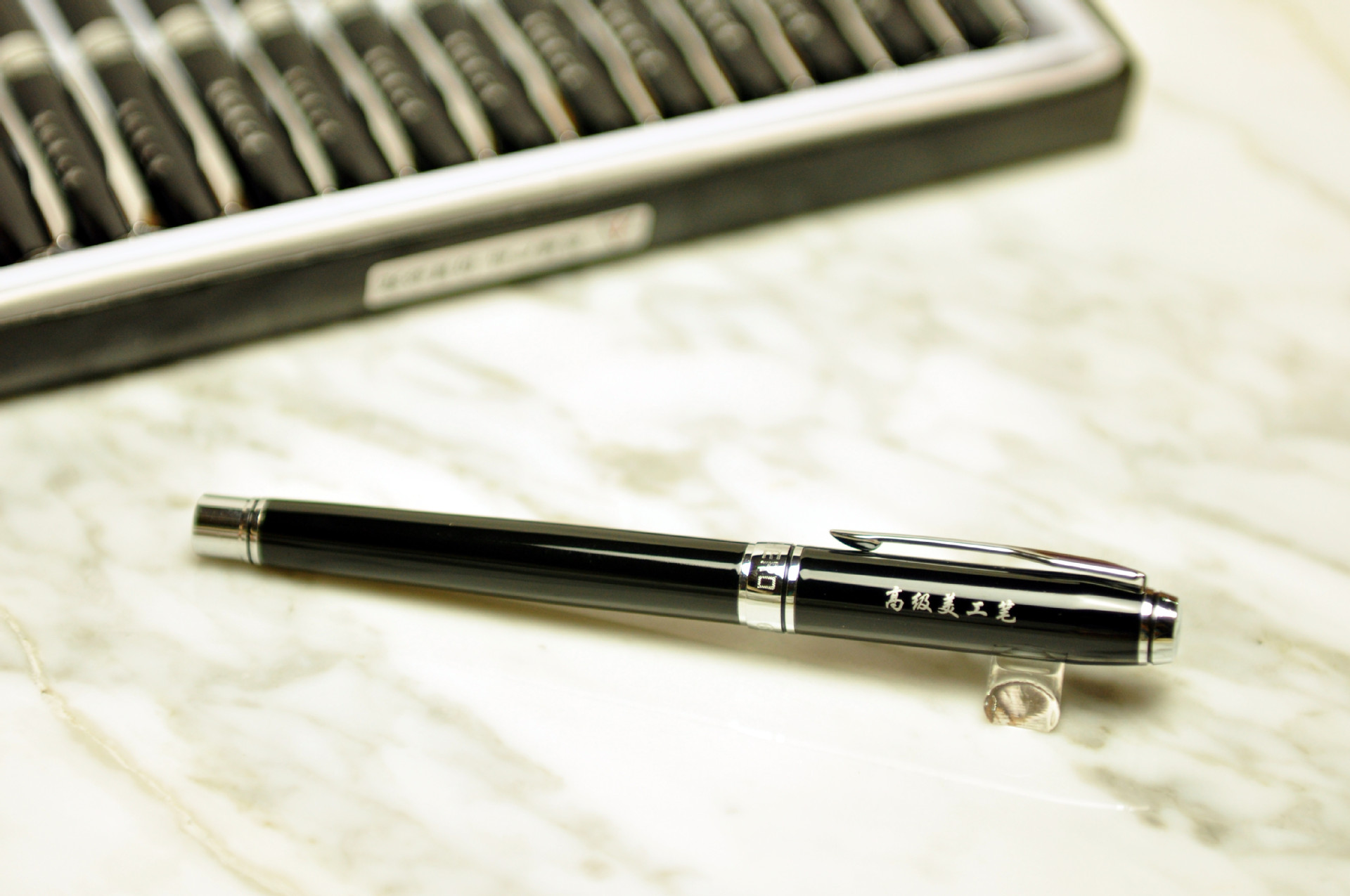 英雄钢笔6055黑丽雅明尖美工笔成人书法练字金属杆可定制