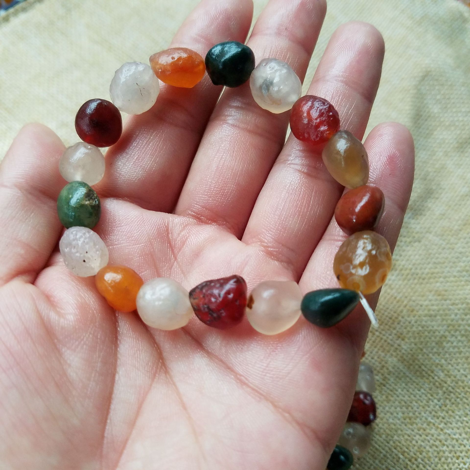 原石阿拉善玛瑙戈壁原石糖心彩色手链新疆多宝七彩随型玛瑙手串