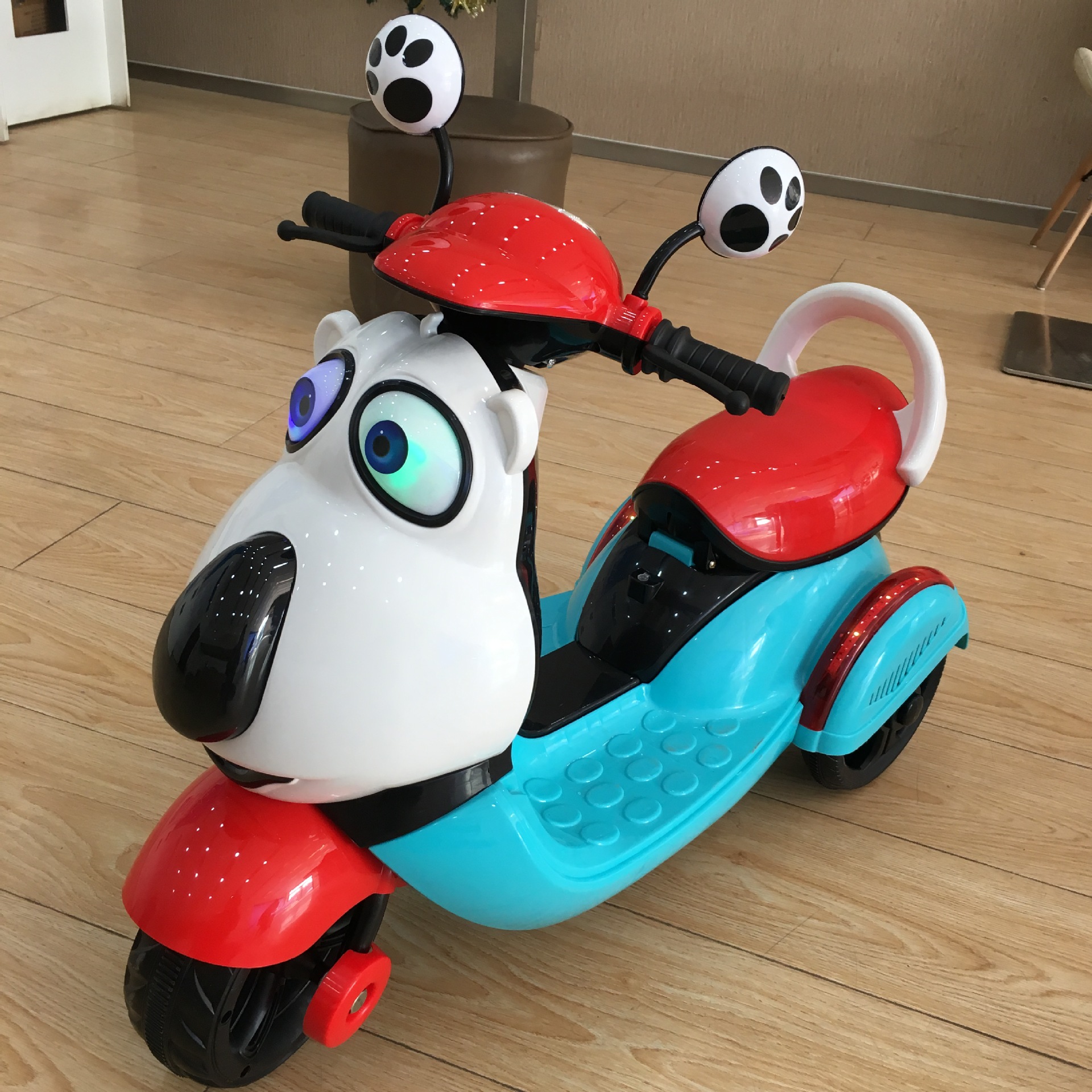 倒霉熊儿童电动车摩托车三轮车可坐1-6岁男女宝宝婴儿小孩玩具