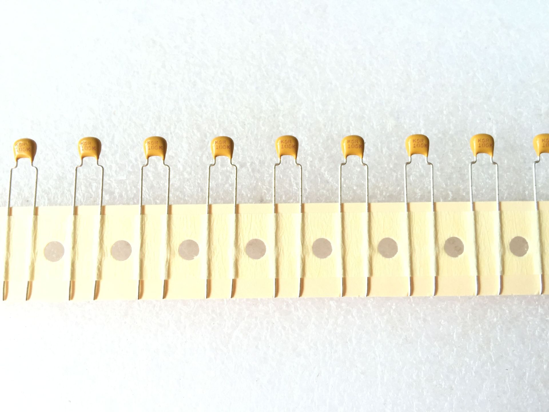 独石电容 50v105 厂家直供 品质保证 低频小功率电容配件批发