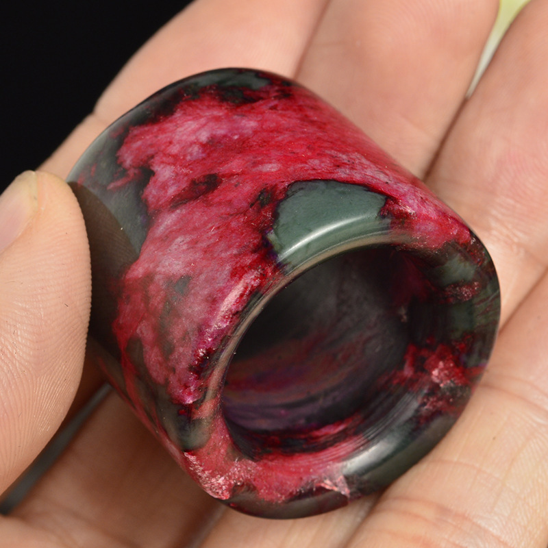 厂家直销成功人士专用权利象征桃花玉大号戒指精品玉扳指批发