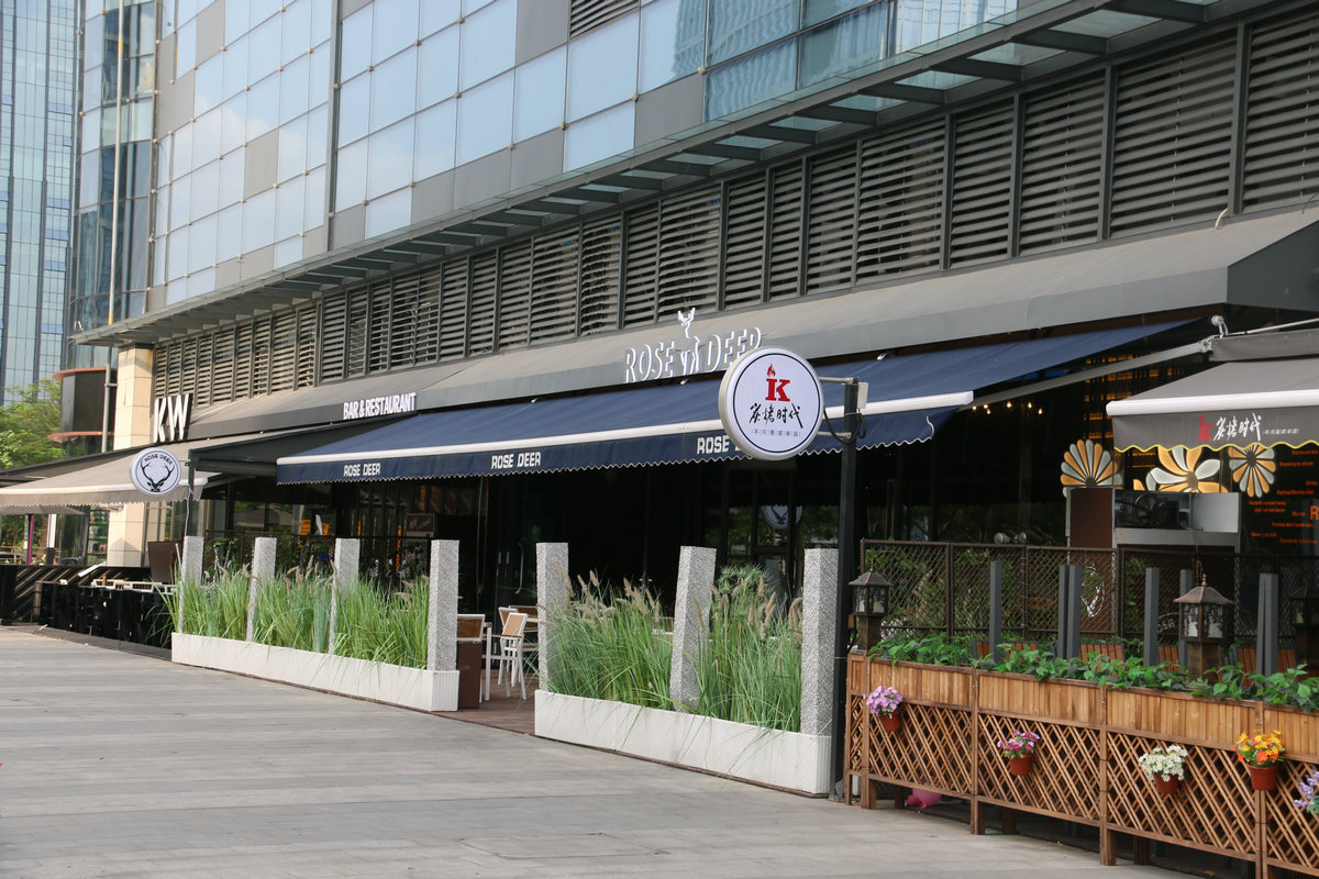 户外手摇遮阳棚伸缩式阳台雨篷铝合金遮雨棚曲臂式电动商铺雨棚