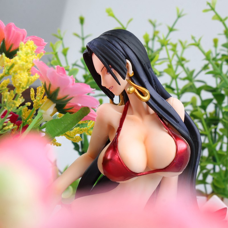 盒装手办泳装女帝