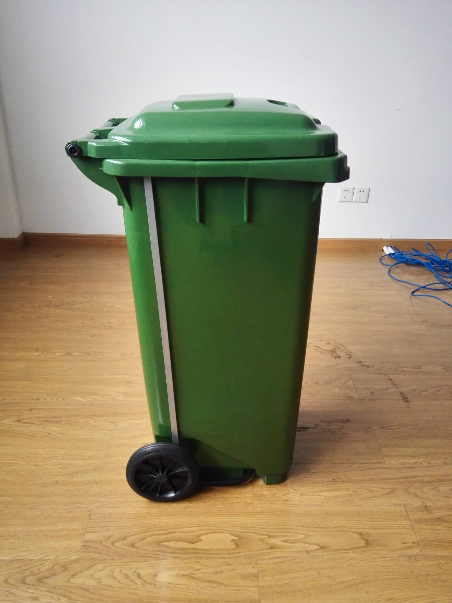 120l脚踏开盖垃圾桶 户外环卫四色分类 全新料加厚挂车桶厂家直销