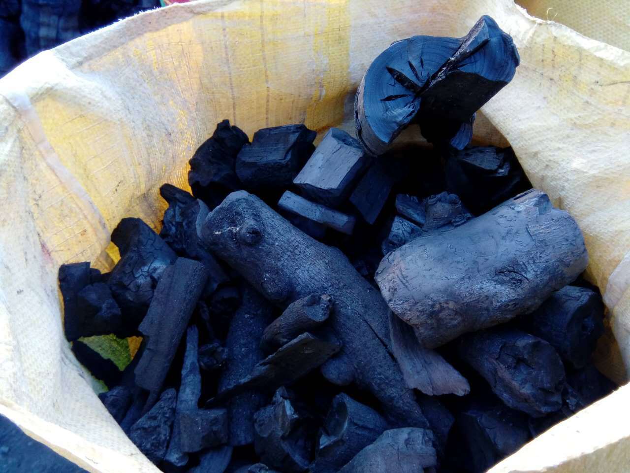 苹果木烧烤木炭 ,陕西苹果木烧烤炭40斤袋装