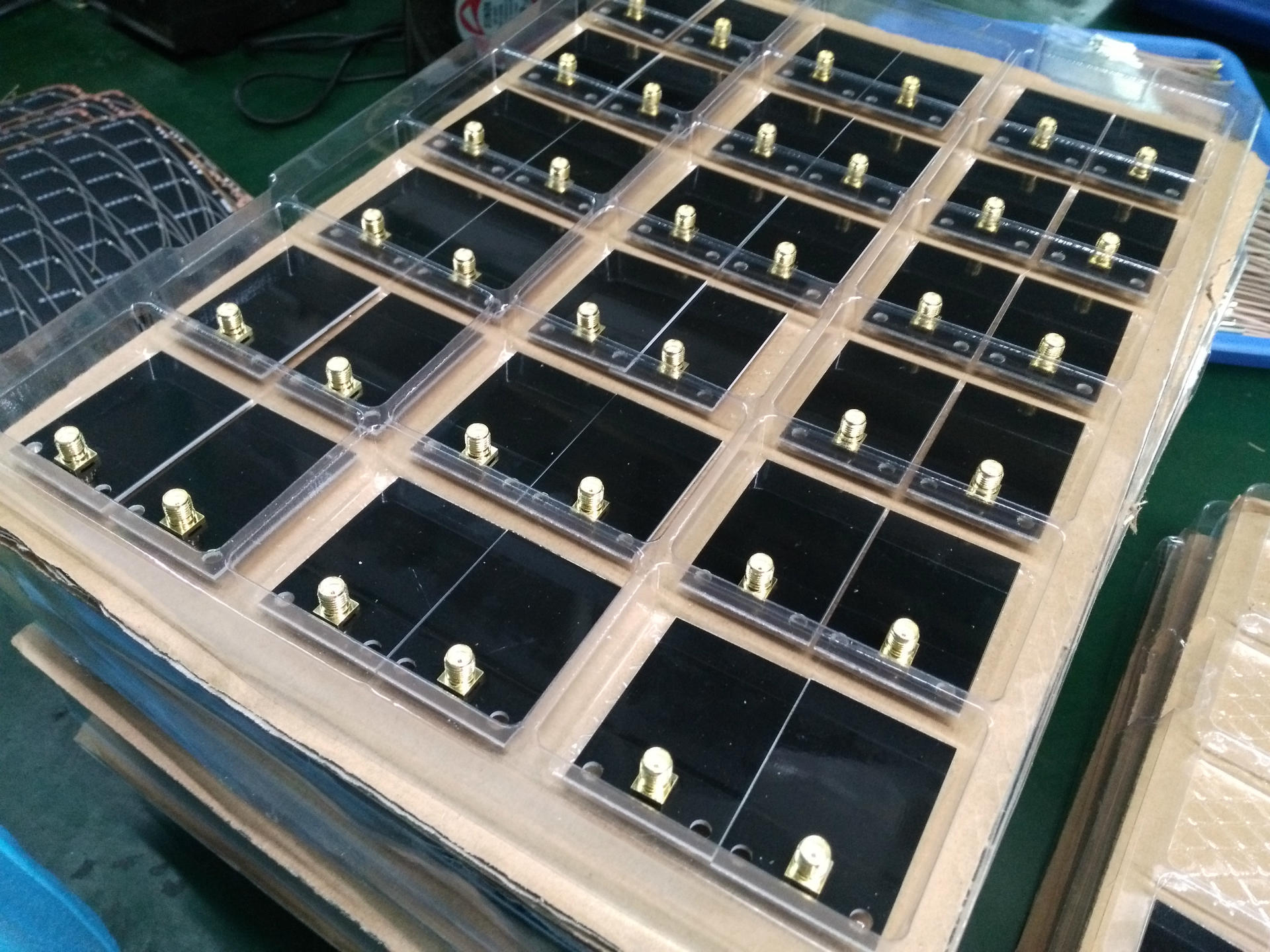 亚天线技术有限公司是一家专注天线研发设计,生产制造于一体的厂商