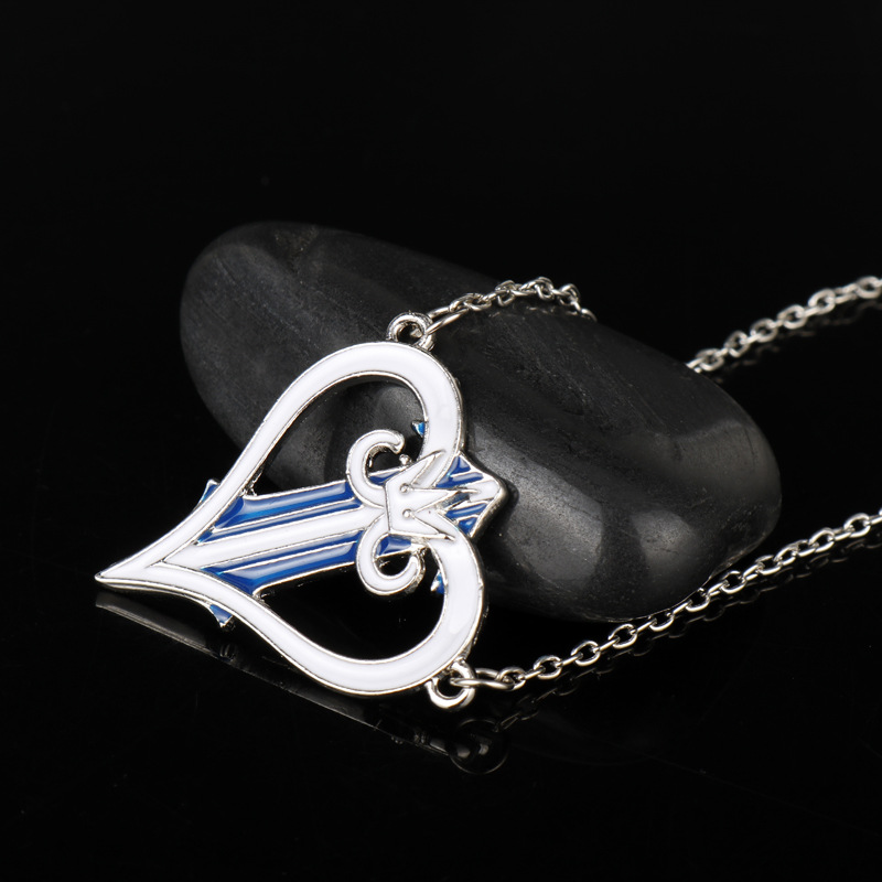 速卖通热销新款王国之心标志项链经典时尚桃心皇冠吊坠毛衣链配饰