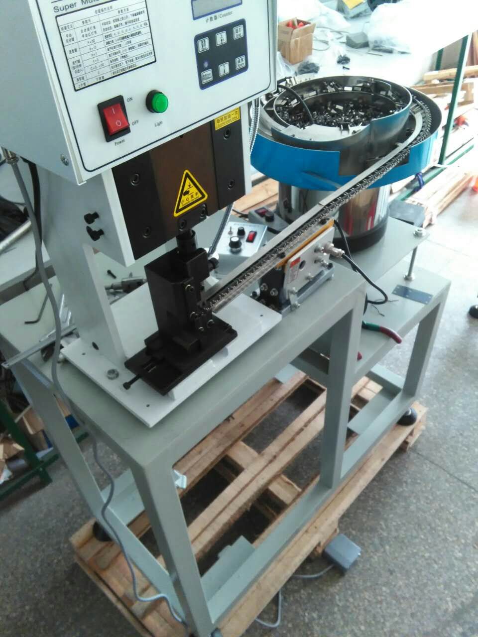 全自动散装端子压着机 冷压端子铆接机 振动盘散装端子机