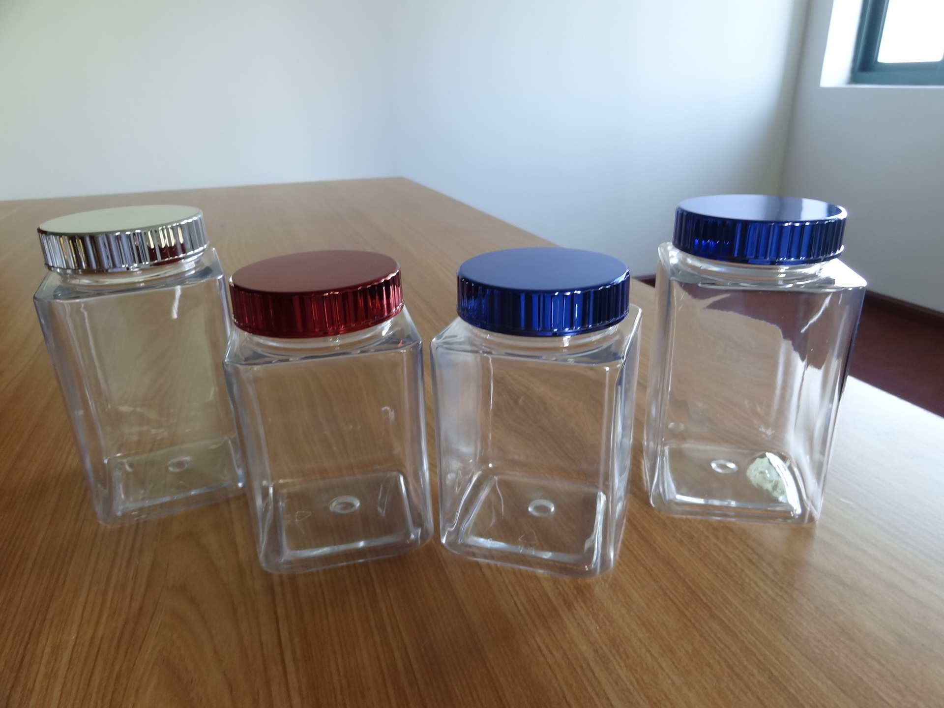 日用保健品大类亚克力化妆品类膏霜瓶,乳液瓶及真空瓶,配有注塑,吹塑