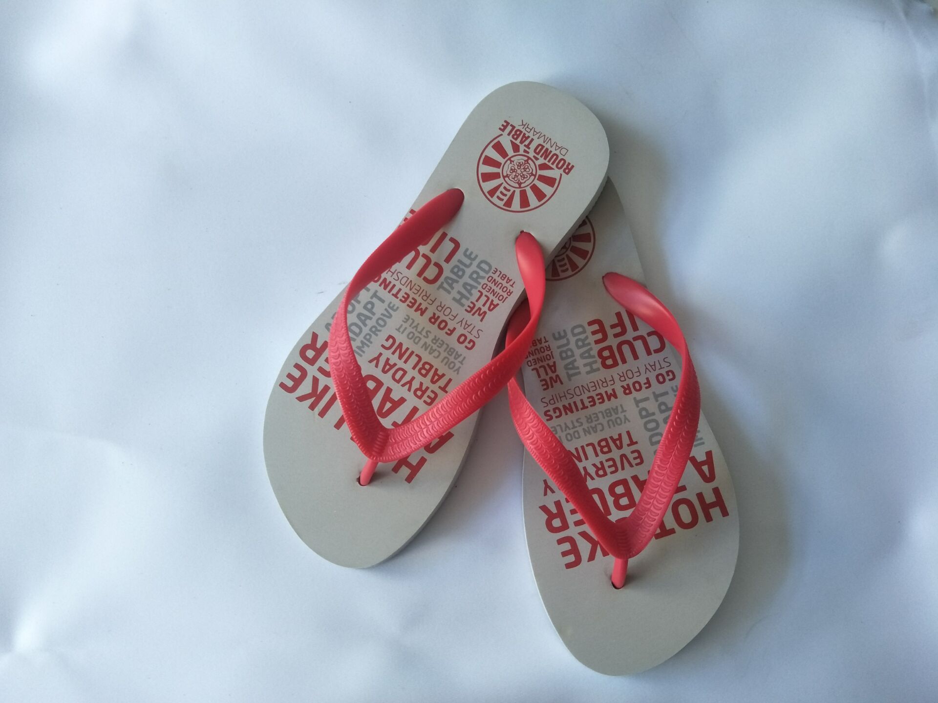 工厂定做出口夏季新款镂空人字拖鞋底eva沙滩拖 印logo