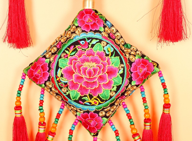 云南民族风刺绣布艺挂件 绣花挂饰 民族饰品 酒吧餐饰装饰品