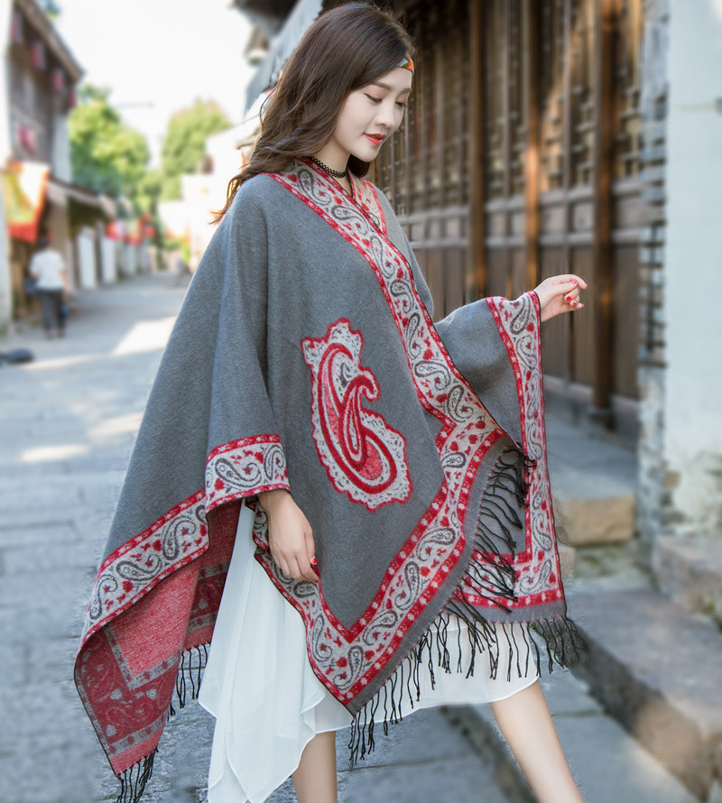 民族风披肩女尼泊尔印巴开叉女西藏旅游拍照斗篷围巾加厚空调披风