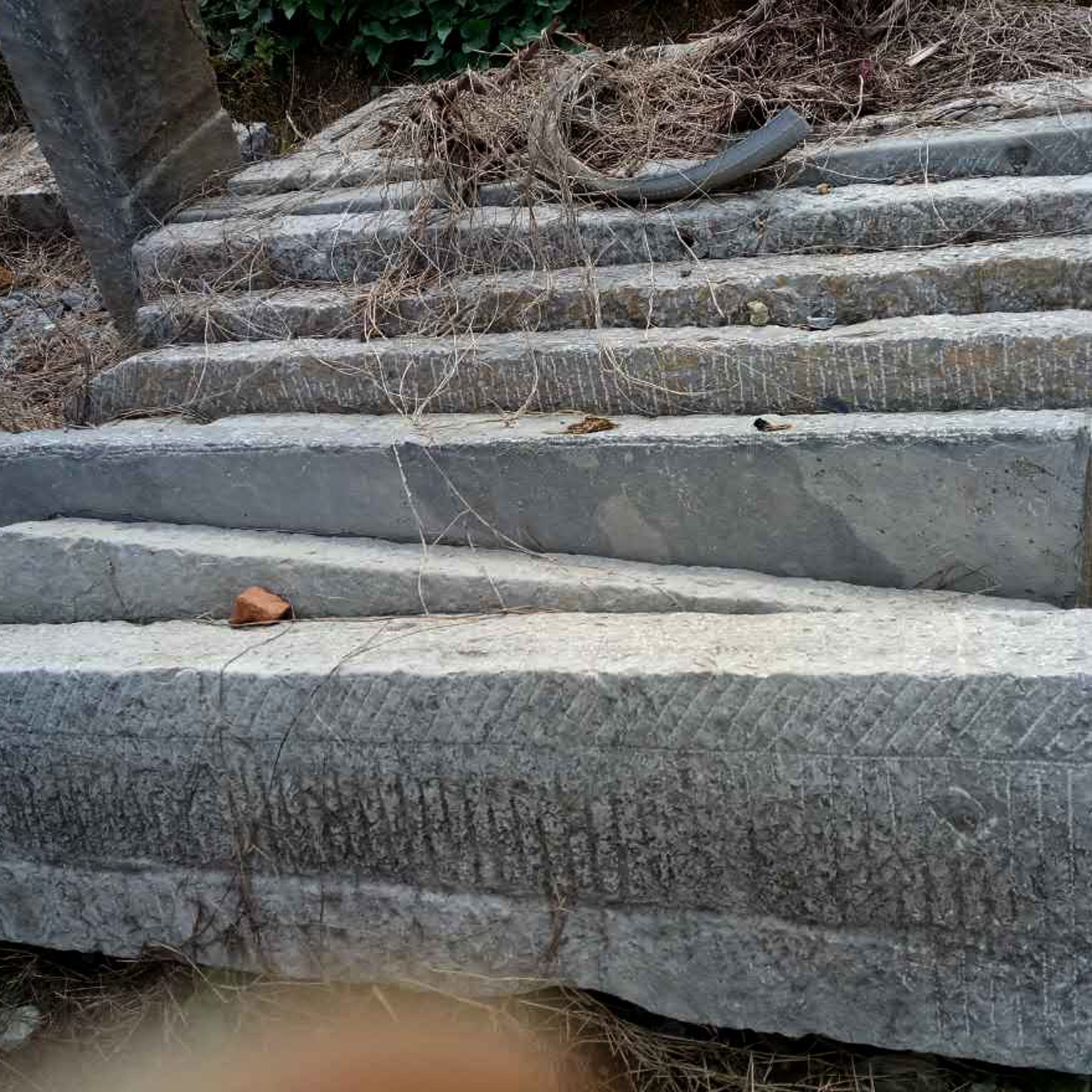 供应石雕老石器老旧石条铺地石别墅庭院公园复古石台阶厂家批发