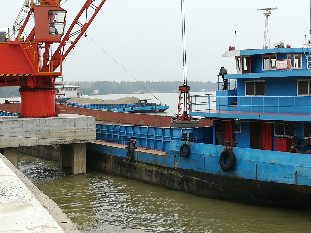 钢厂用石灰石 高钙石汉江码头上船交货价石灰石