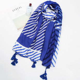 蓝白格子围巾