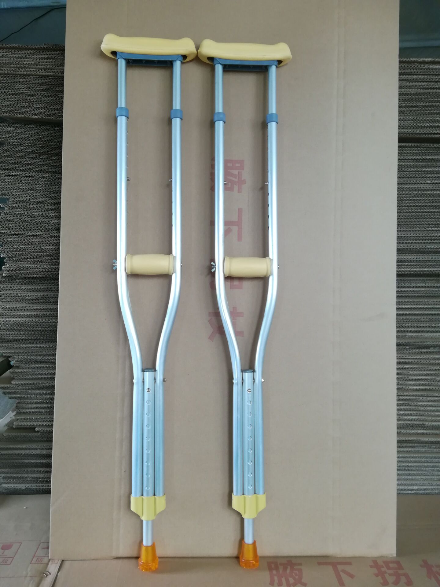 厂家销售单升铝合金拐杖腋下拐老年人拐杖拐杖价格拐杖助行器