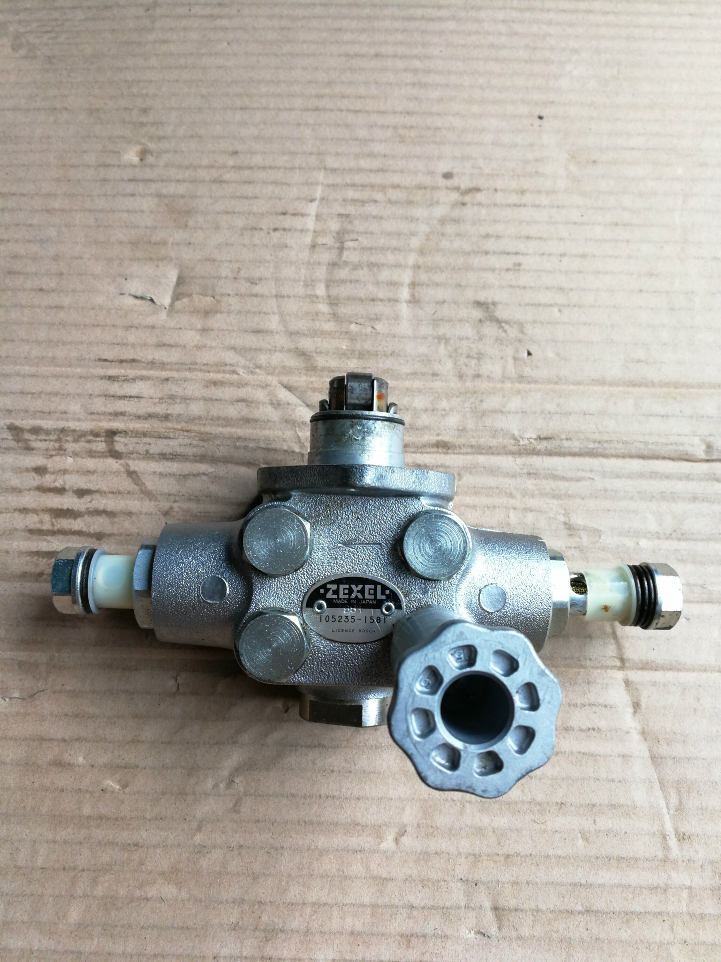 供应三菱发动机输油泵总成105235-1581