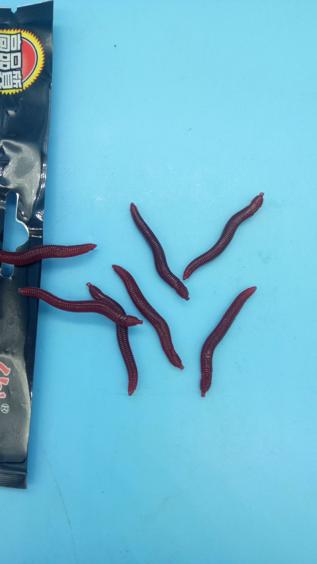 袋装蚯蚓软虫 假蚯蚓 路亚饵 拟饵 软饵 鱼饵鱼食鱼料垂钓用品