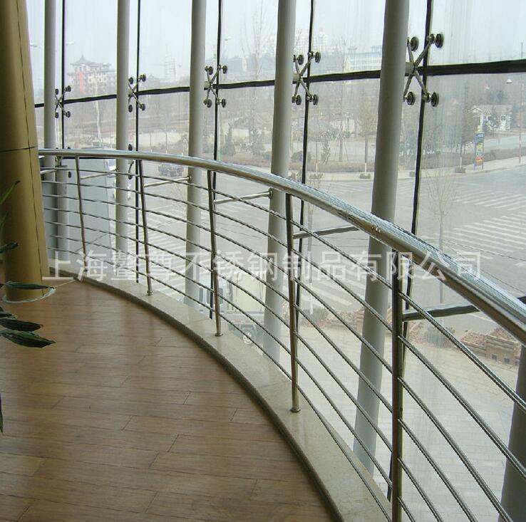 供应304圆管不锈钢阳台弧形栏杆 小区临边安全扶手包安装