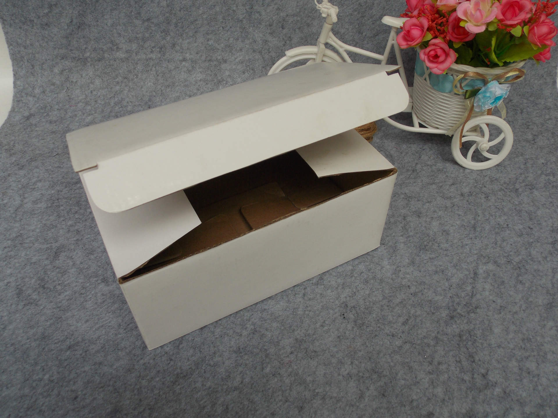 热销白色瓦楞纸盒现货 白卡纸瓦楞产品包装纸盒子 定做白盒logo