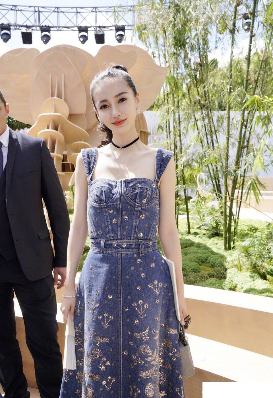 2017早秋新款baby杨颖时装周同款连衣裙重工刺绣蓝色牛仔吊带长裙
