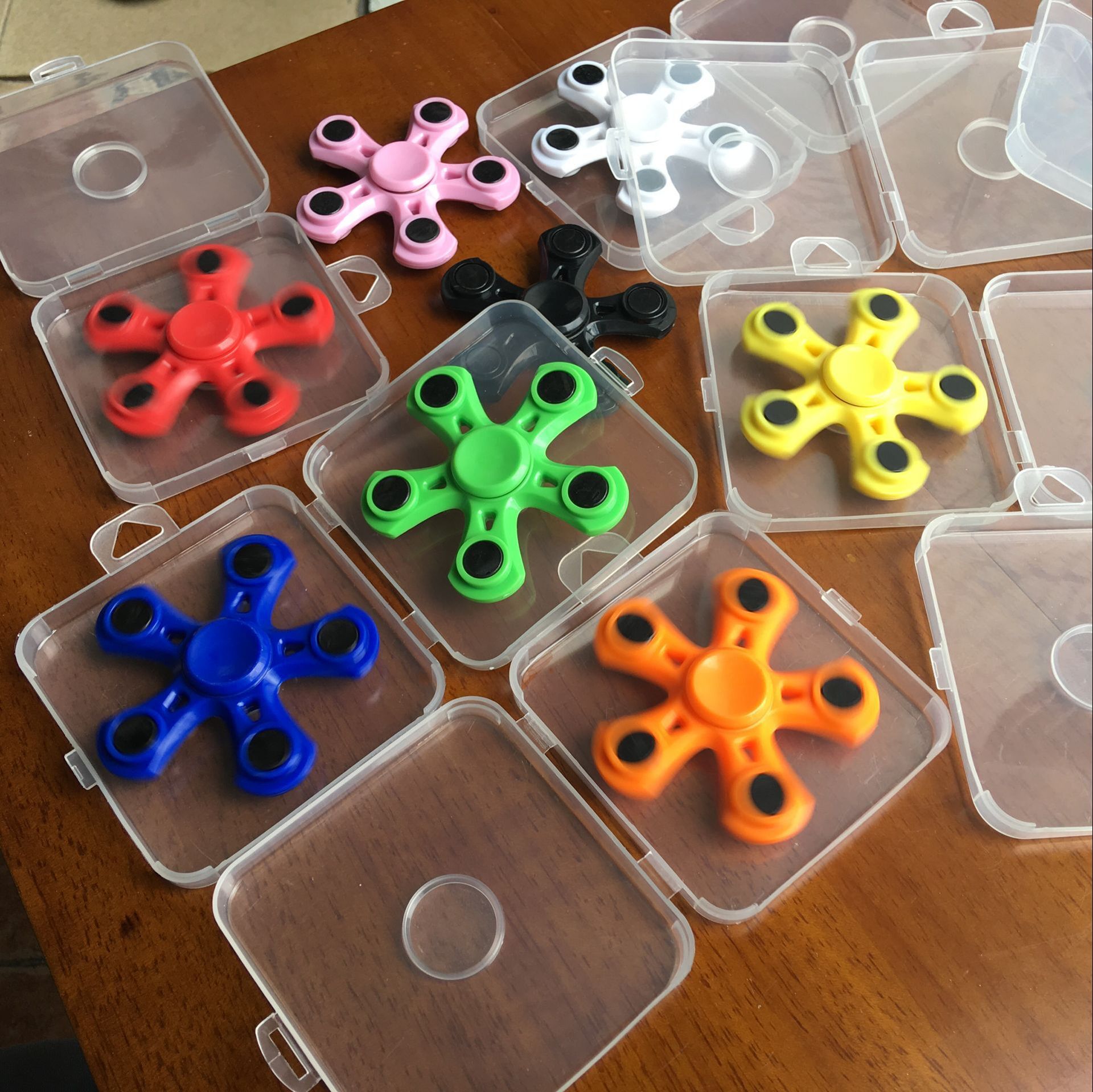 厂家直销现货指尖五叶刀锋六叶刀锋旋转陀螺五角六角减压玩具