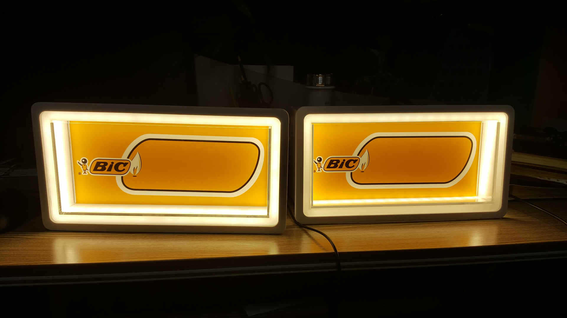 亚克力灯箱 立柱灯箱 酒吧灯箱 异形雕刻灯箱