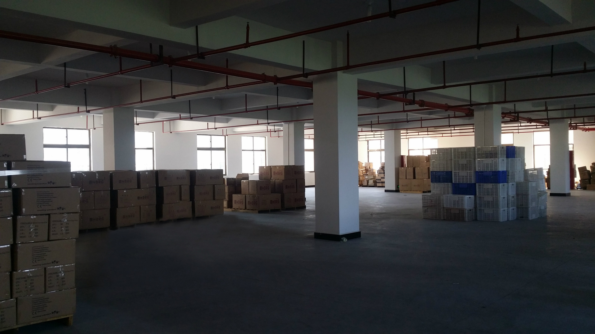 工厂直销欧美火爆可以通过任何检测的搪胶凸眼公仔