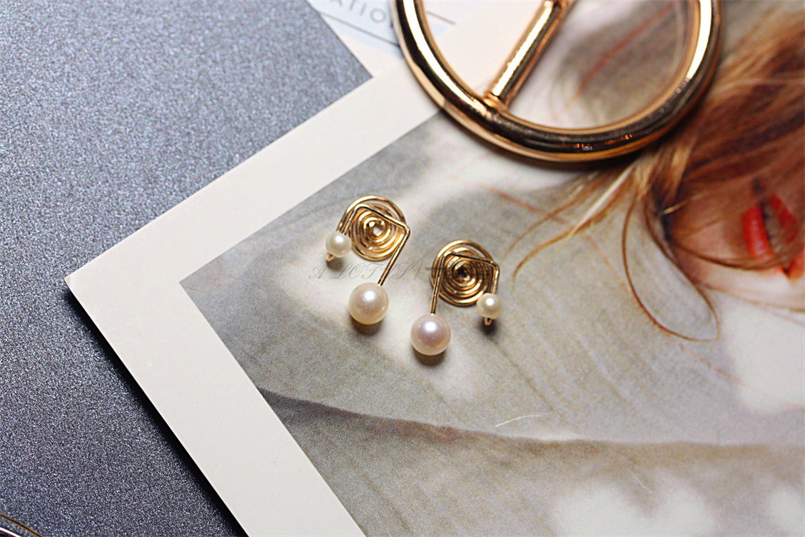 14k包金音符耳夹明星同款 纯手工首饰无耳洞蚊香盘式无痛感耳夹