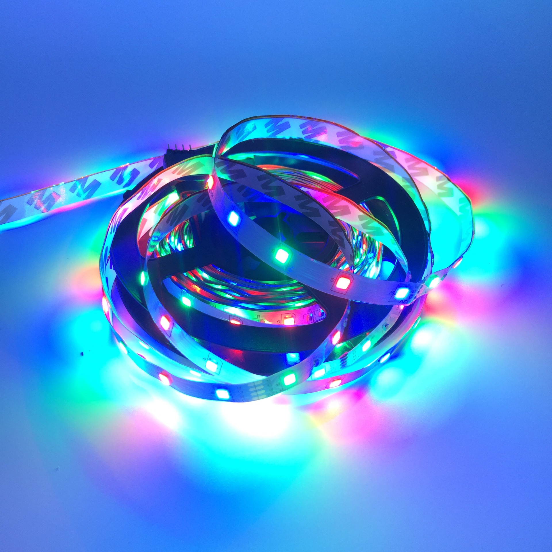 低压12v2835rgb灯带 led灯带2835七彩灯带60灯/米裸版rgb跑马灯带