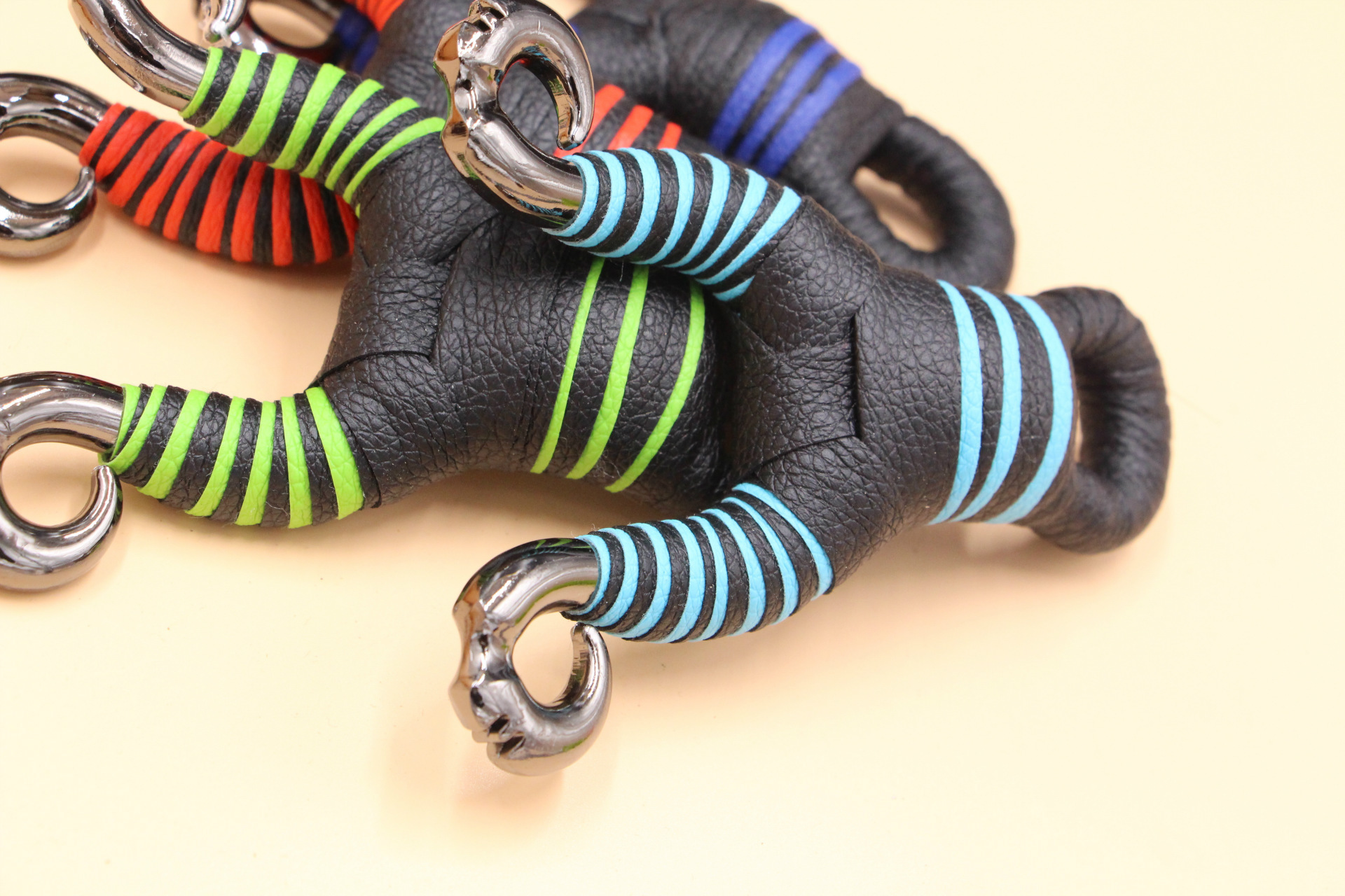 精缠藏羚羊弹弓 黑金黑色合金藏羚羊弹弓 弓身用胶皮缠制 批发