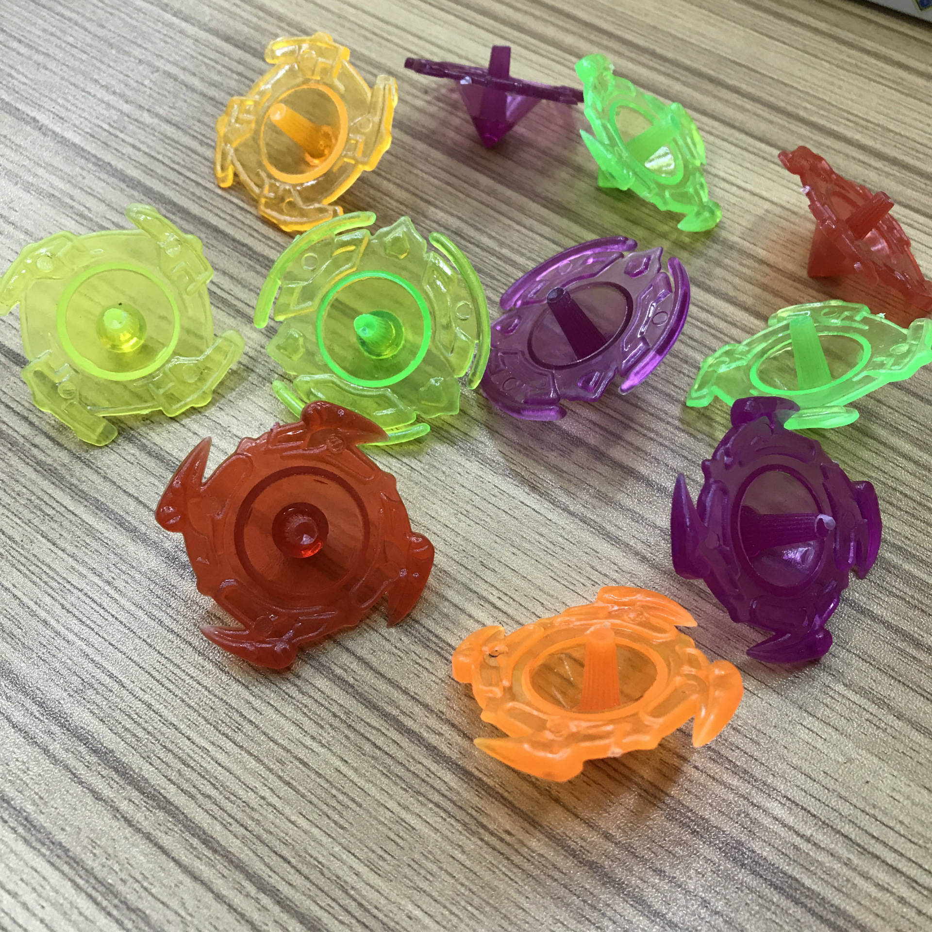 儿童玩具塑料小陀螺拉条陀螺创意小奖品圣诞礼物热销厂家直销