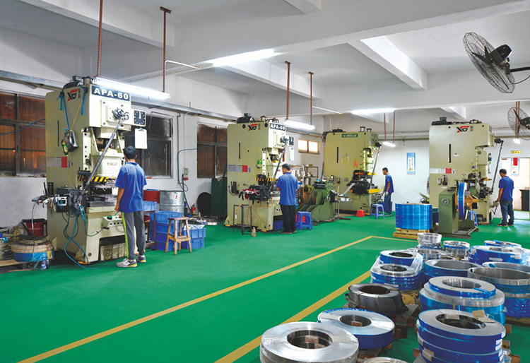 定做五金冲压件电子烟装饰片,电子烟配件正负极电池片生产厂家