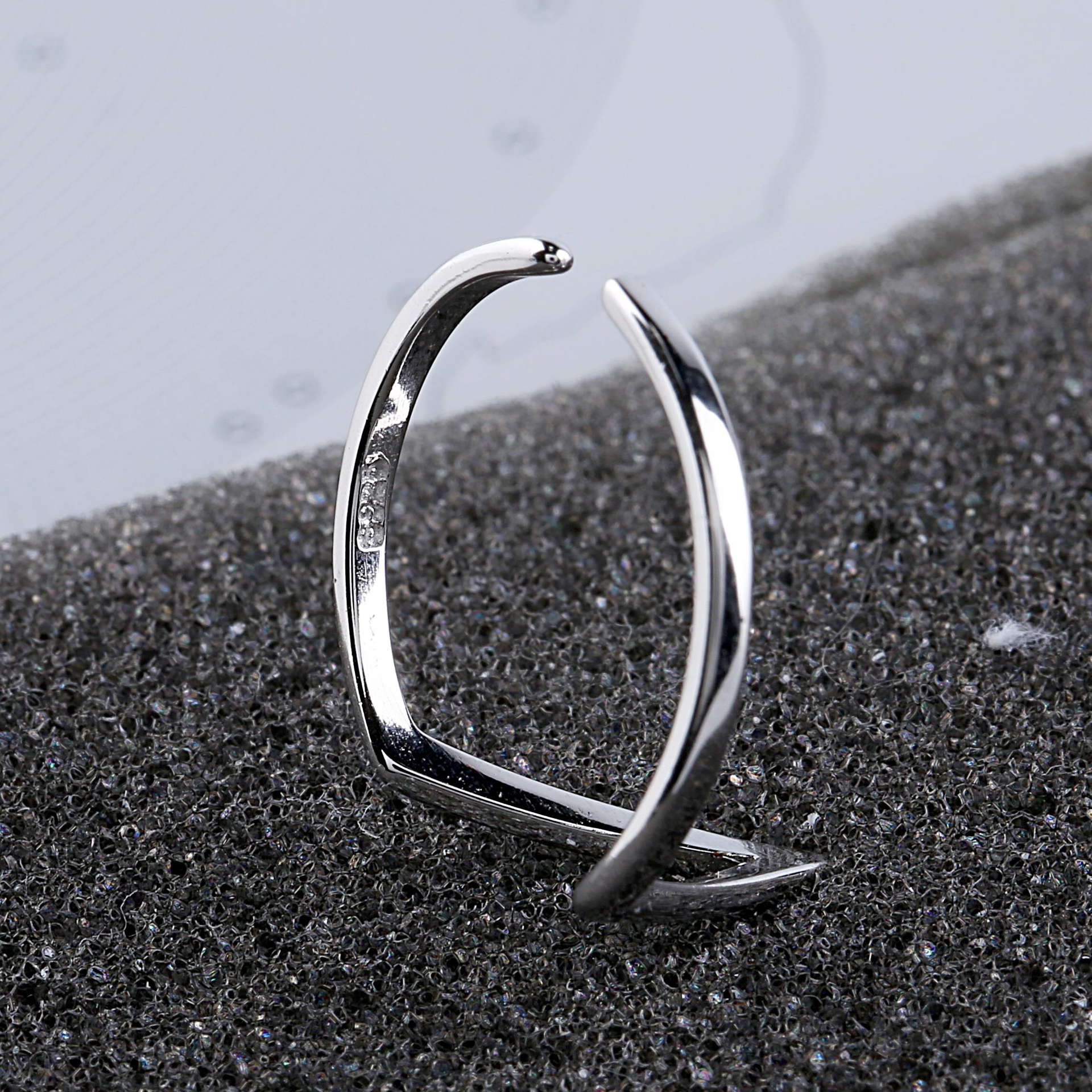 雍艺银饰 戒指指环韩版韩国风s925纯银几何三角形一件代发