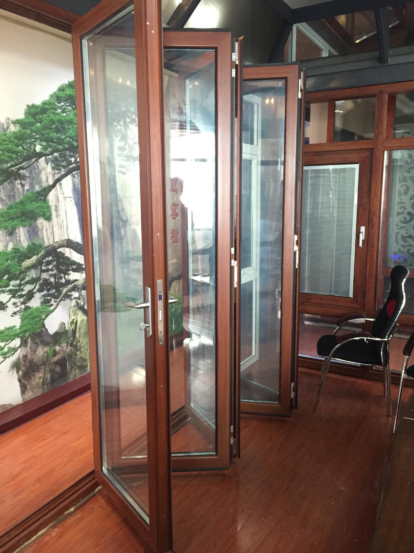 厂家直销 广州折叠门  75系列铝合金折叠门 铝合金门窗 2.0mm