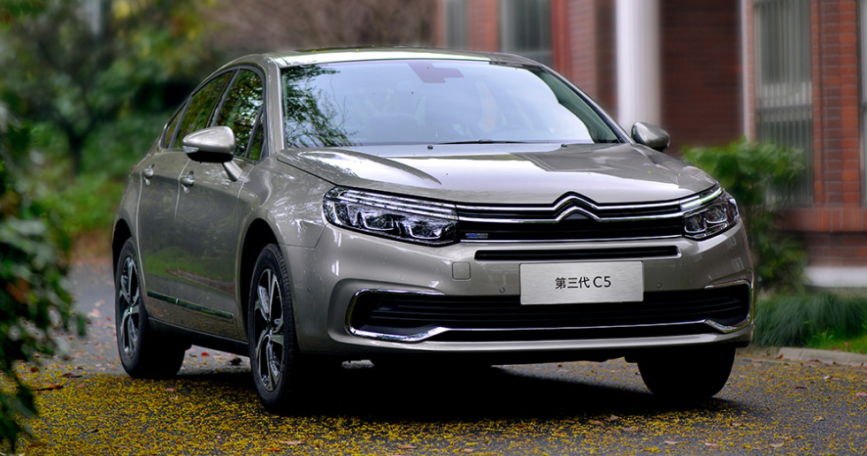 我前段时间也看了一下雪铁龙第三代c5,也是更新换代的车型