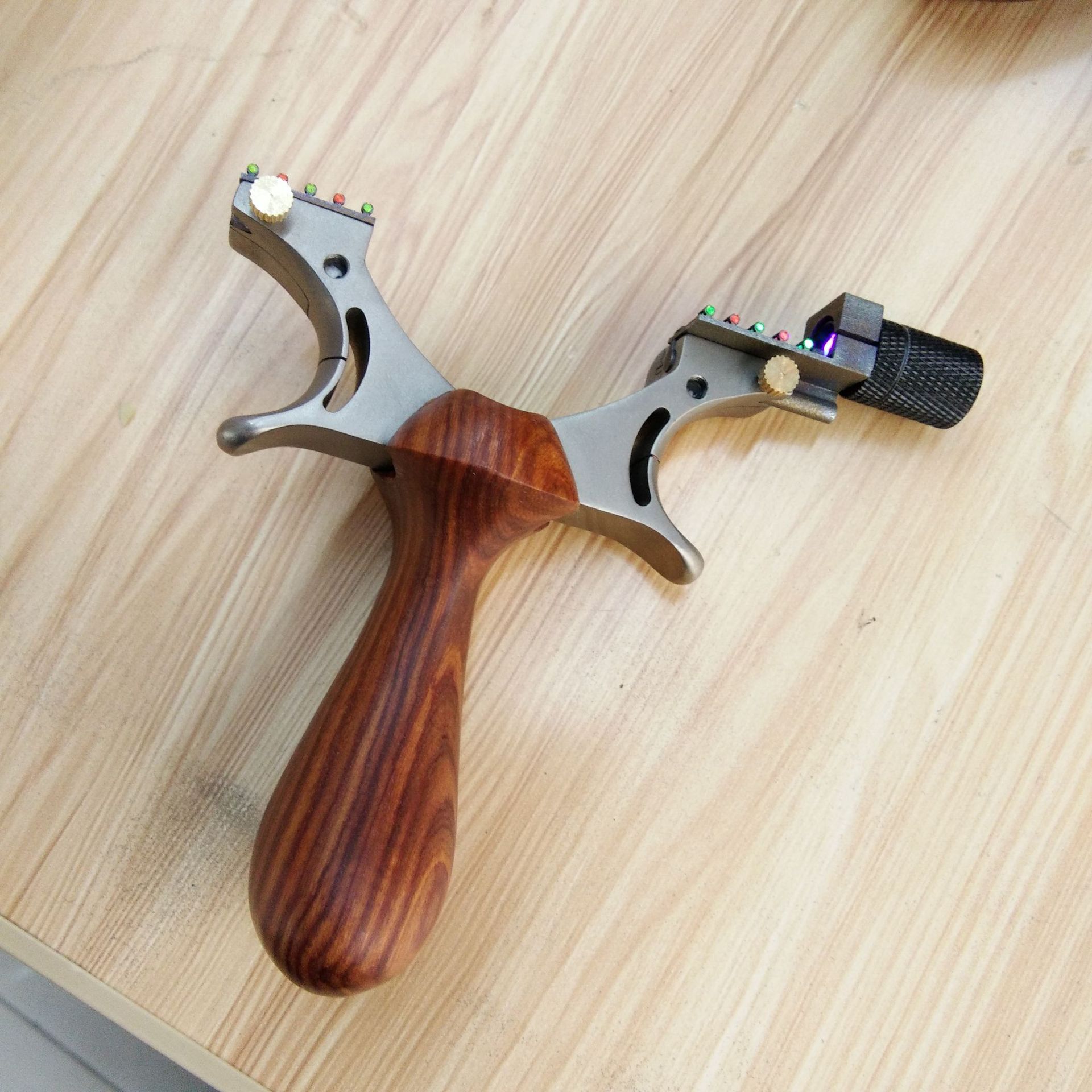 钛合金追龙弹弓光纤瞄点钛合金线切割免绑扁皮弹弓厂家批发