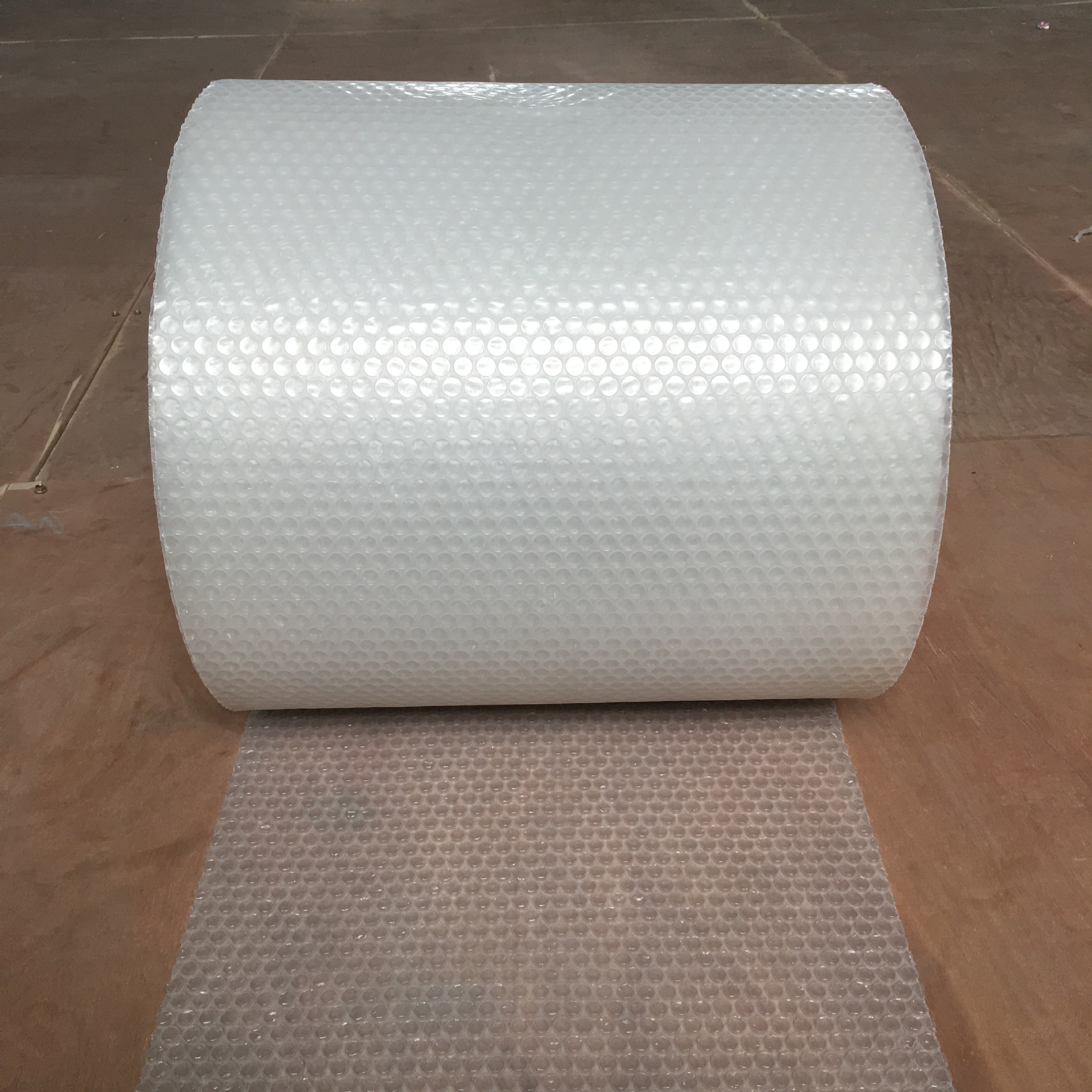 气泡膜生产厂家 宽度50cm气垫膜快递物流打包包装膜防震膜泡泡膜