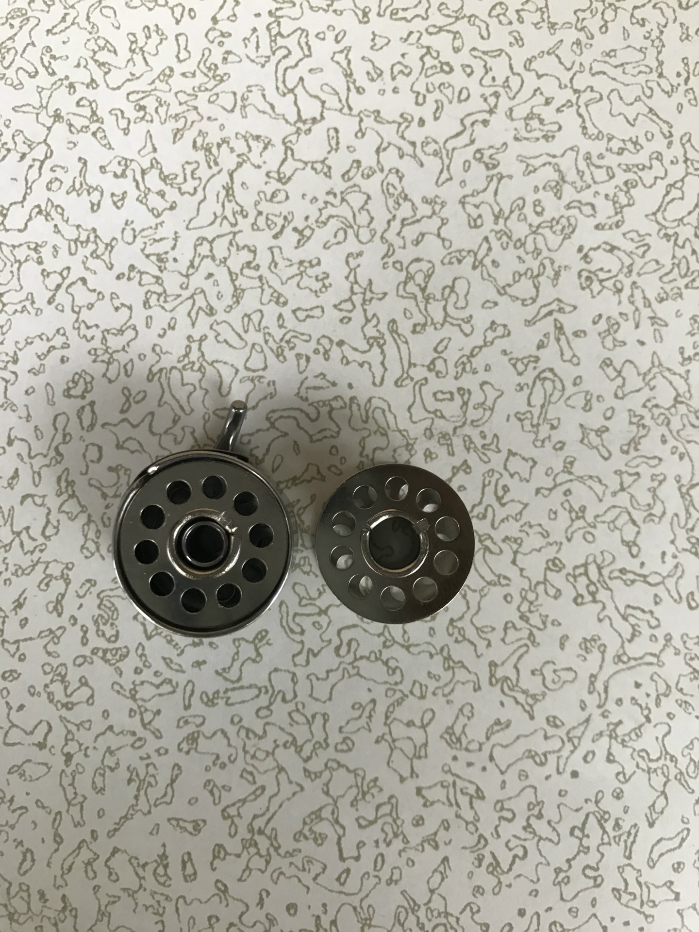 缝纫配件梭芯铁梭芯小梭芯老款缝纫机梭心洋车梭心(一盒100个)