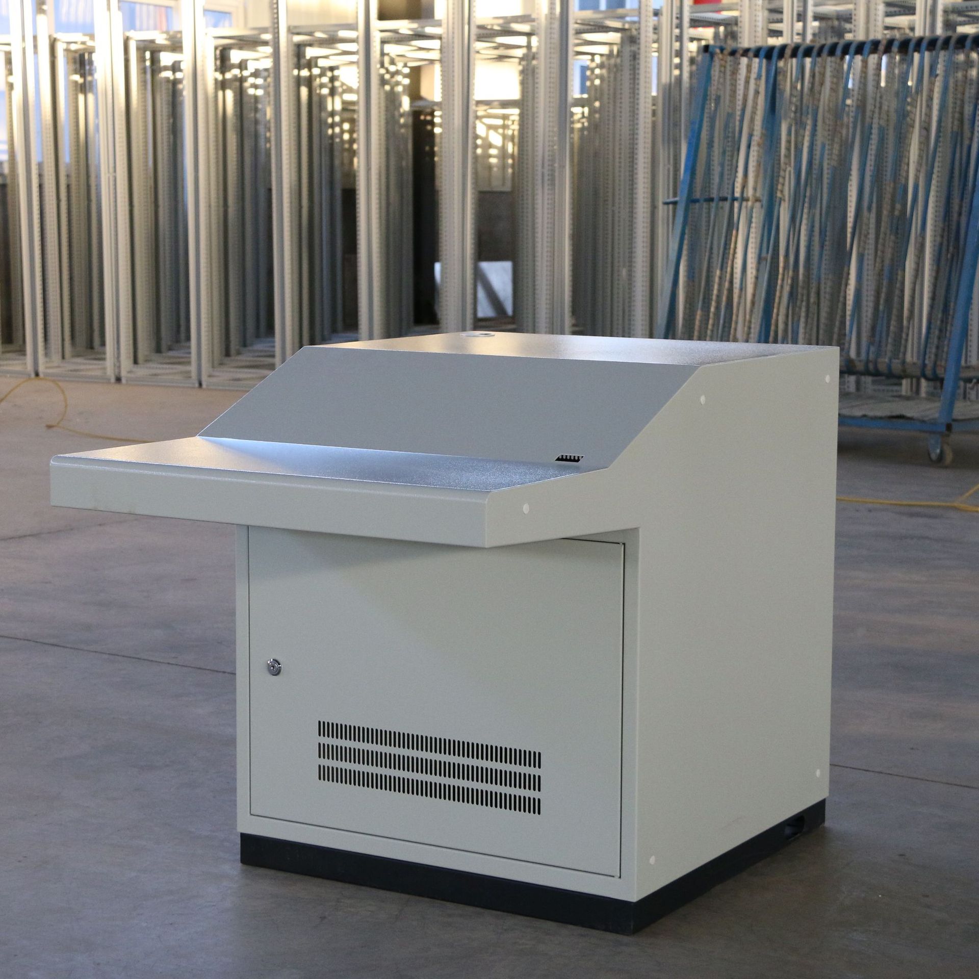 龙泰中控台 自动化控制台 操作台 监控台监控桌 生产厂家现货