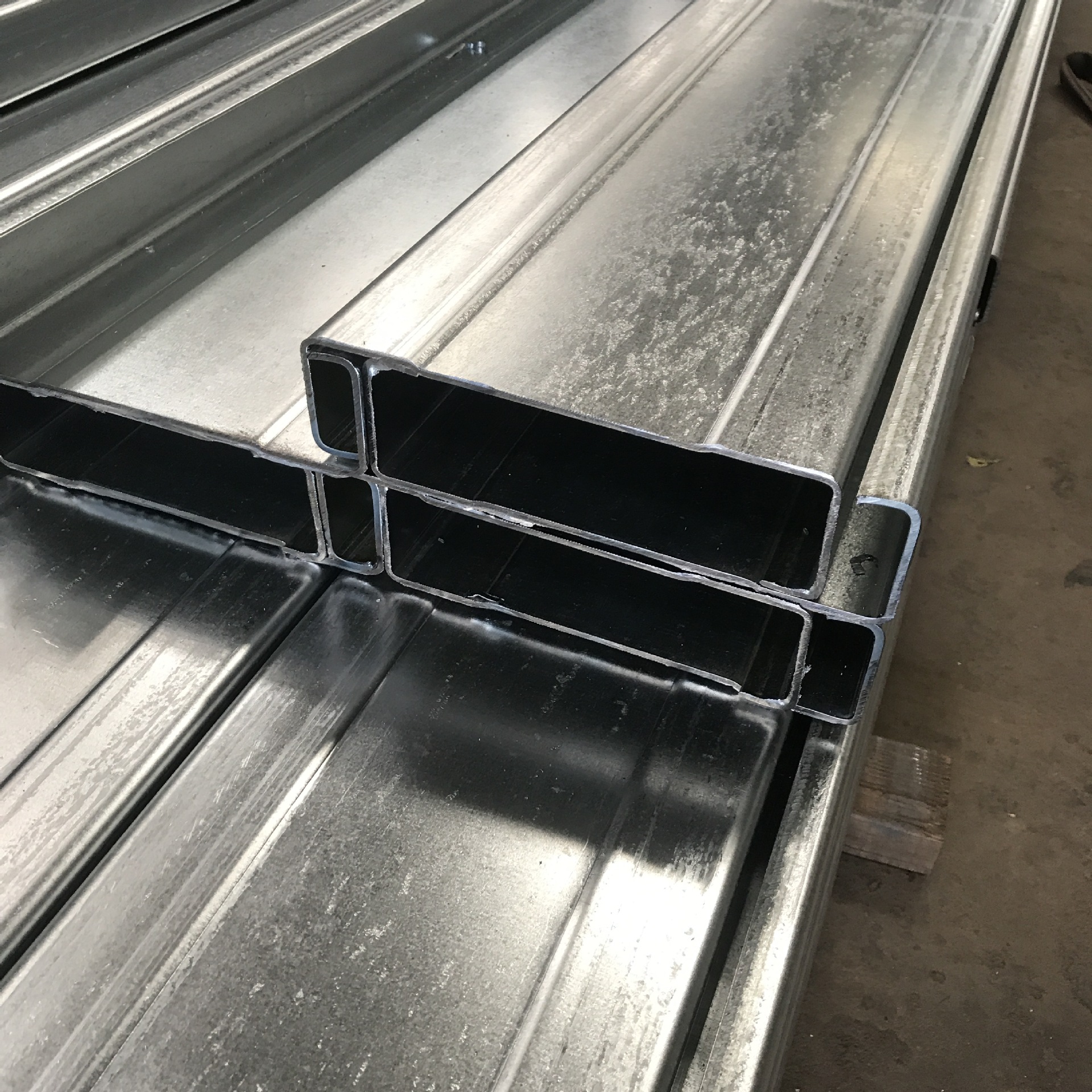 厂家直销 出口c型钢 钢结构c型钢 冷弯c型钢 镀锌c型钢 支持定做