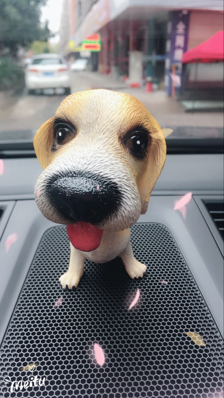 仿真树脂弹簧摇头狗狗汽车载摆件可爱公仔中控台创意饰品装饰用品