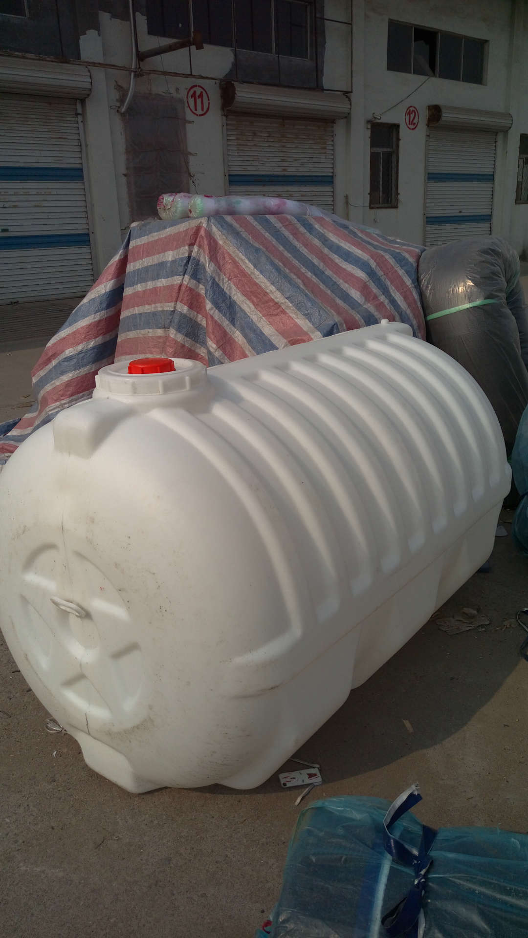 2000l卧式塑料桶 一诺2吨卧式包装桶 2吨通用塑料桶