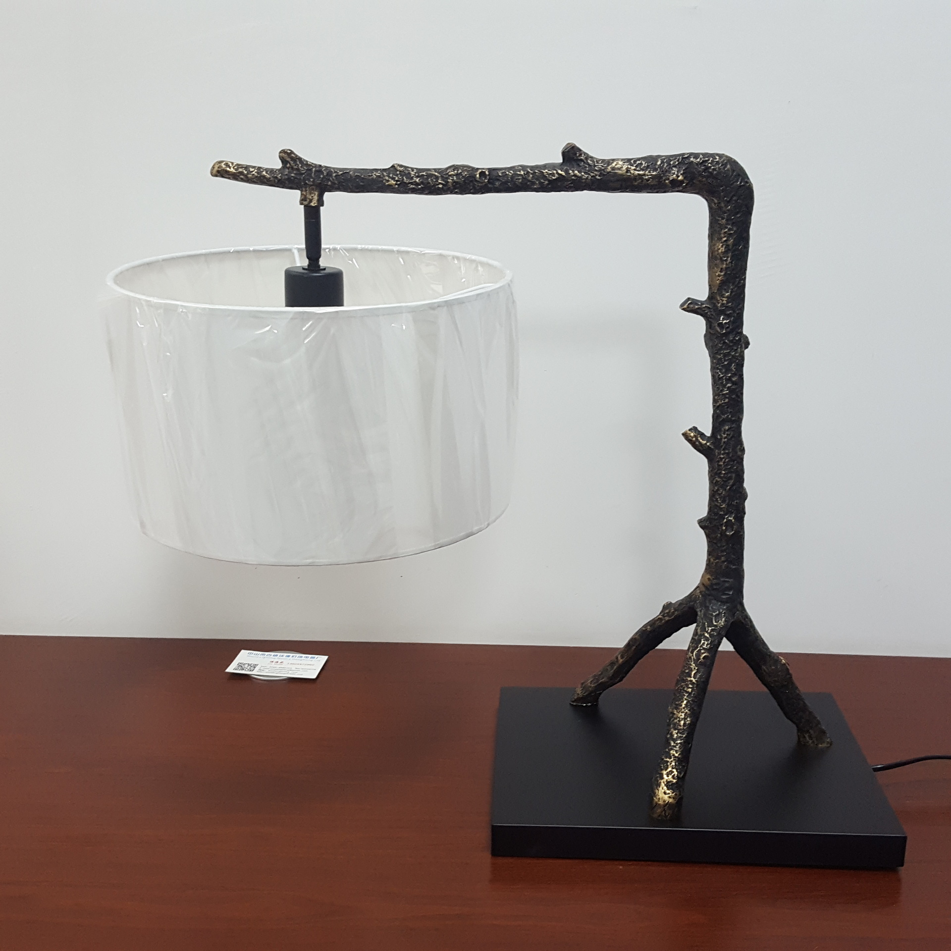 横栏灯饰厂家树脂台灯树枝形民宿台灯酒店卧室布罩客房灯8012-1t