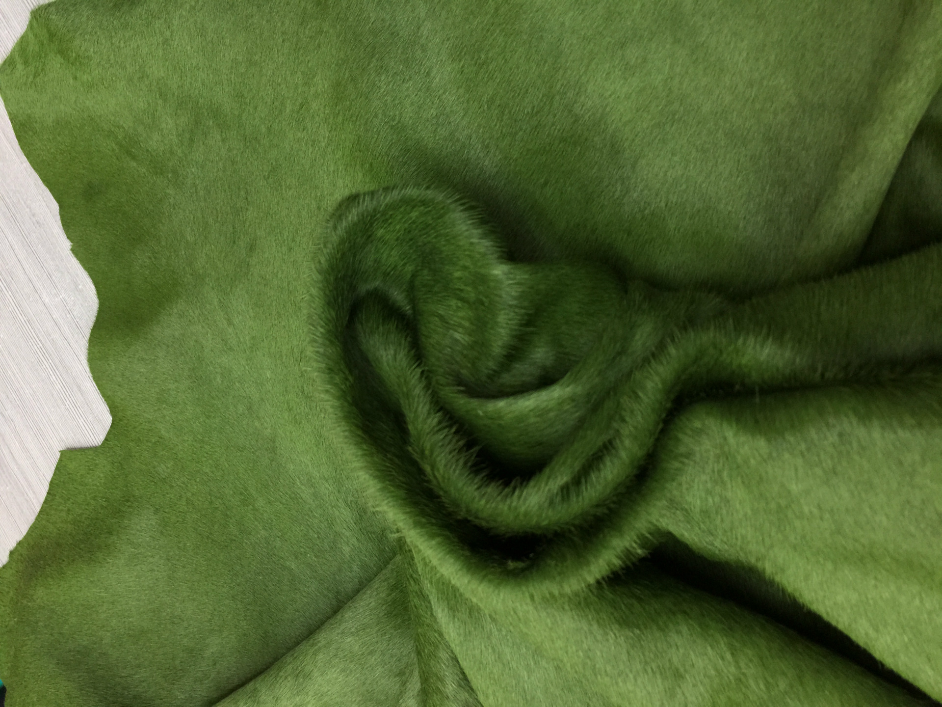 【海涛皮业*现货供应】马毛皮环保草绿色牛毛皮真皮皮料彩色